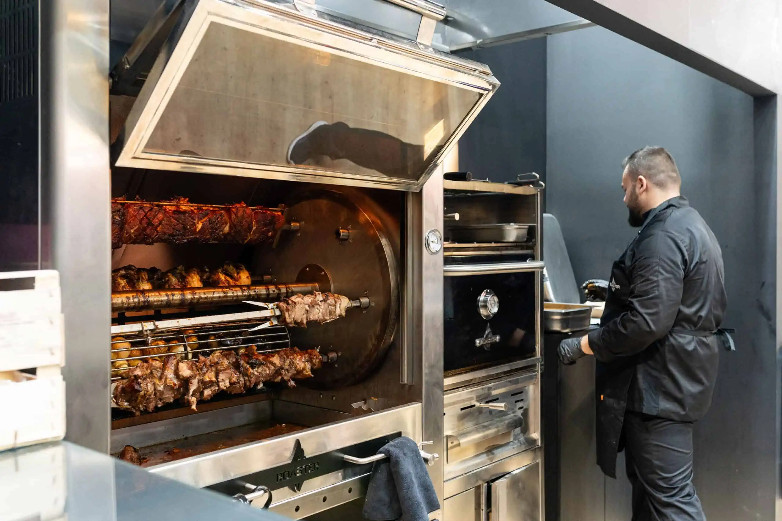 Chicken Rotisserie σε δράση - Φιλοξενεί το Milano 2023
